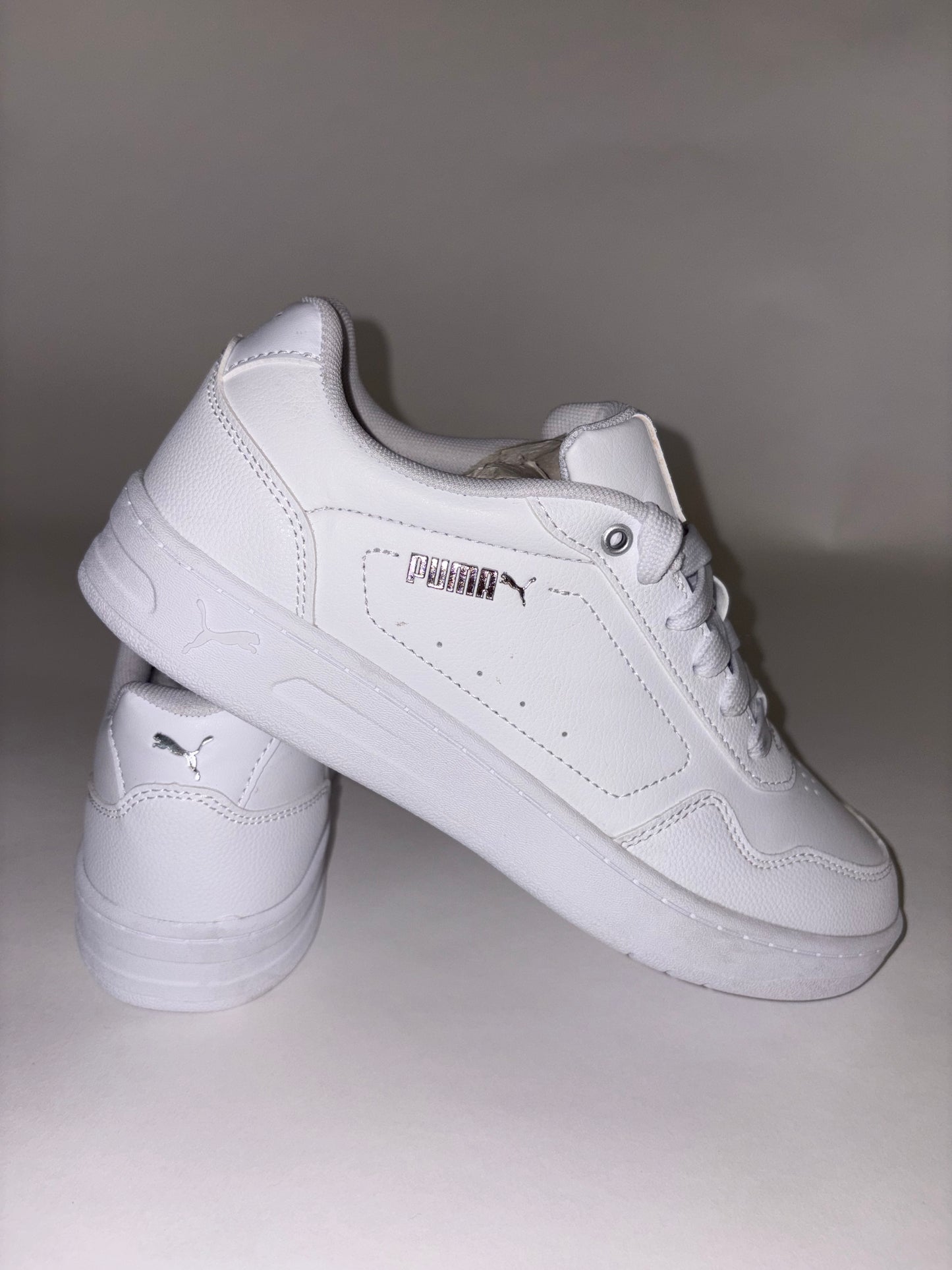 PUMA Court Classy Women’s Sneakers US7 – White + 8 Pairs of Socks